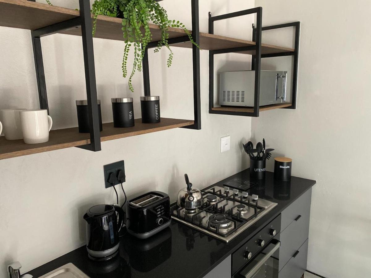 46 On Allcock Guest Apartment & Luxury Room Pretoria-Noord Exteriör bild