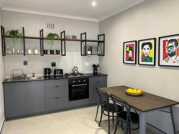46 On Allcock Guest Apartment & Luxury Room Pretoria-Noord Exteriör bild