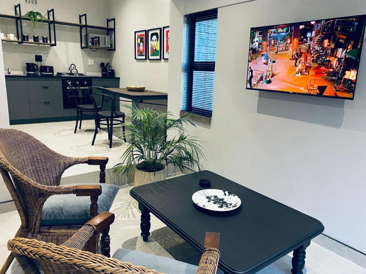 46 On Allcock Guest Apartment & Luxury Room Pretoria-Noord Rum bild